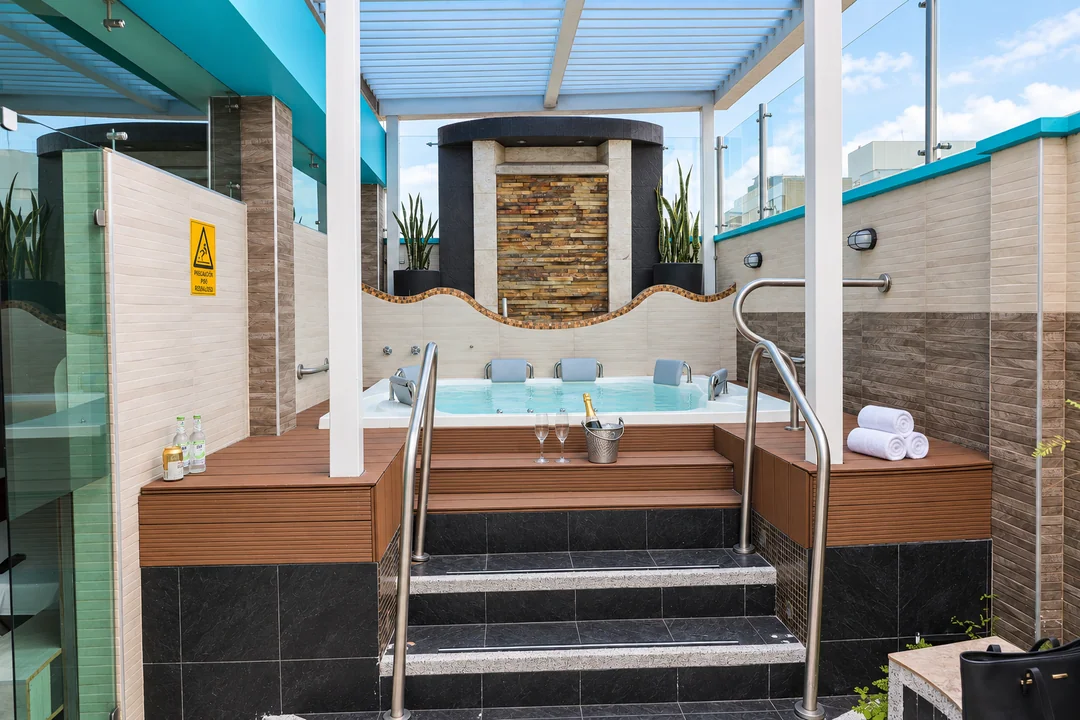 Terraza del Dúplex con jacuzzi al aire libre